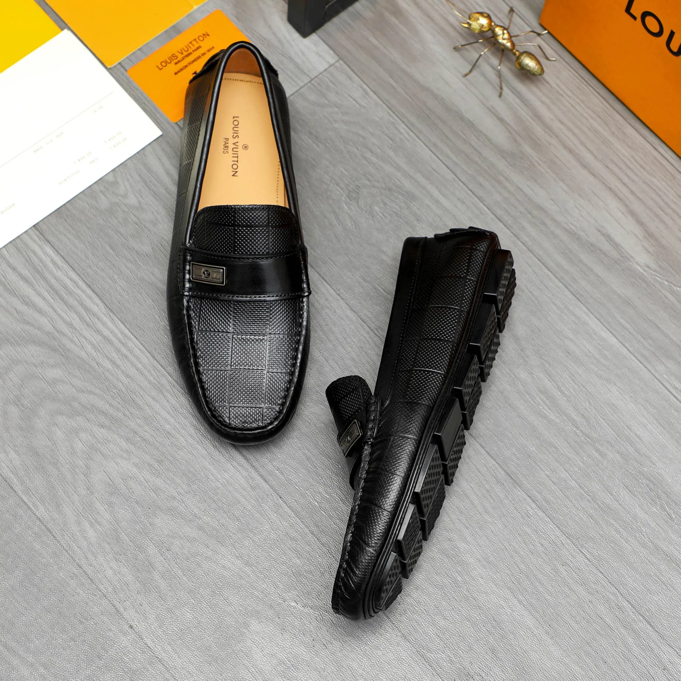 Men's shoes 💰380 Product trademark: LV "Louis Vuitton" casual slip-on shoes Regular size: 38-45 (45 is custom-made and non-returnable) Product materials: Selected embossed cowhide upper, pigskin lining, rubber outsole